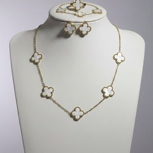 Elegant white  and Gold Clover Necklace